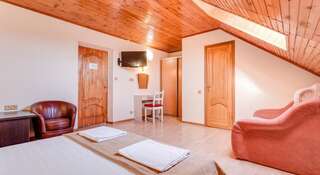 Гостиница Guest house Oliva Анапа Улучшенный двухместный номер с 1 кроватью или 2 отдельными кроватями-4